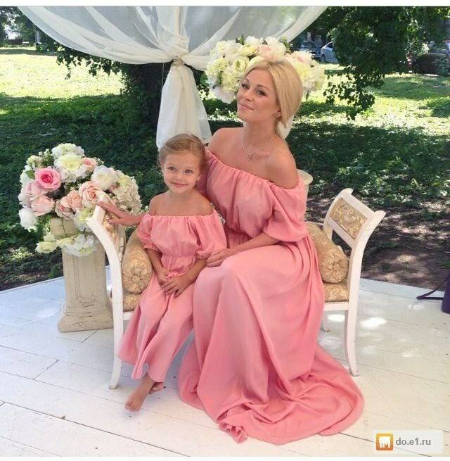 Комплект еднакви дълги рокли от шифон за майка и дъщеря