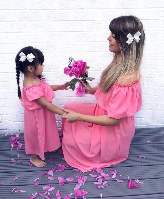 Комплект еднакви дълги рокли от шифон за майка и дъщеря