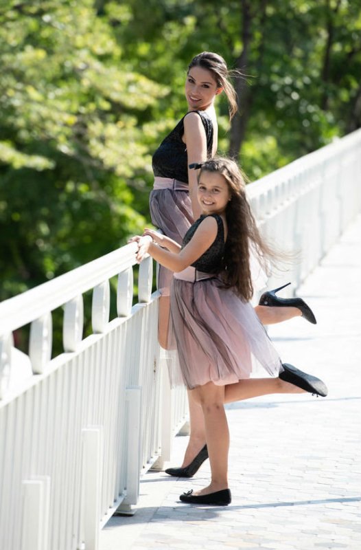 Дамска рокля с пайети и 2 цвята тюл