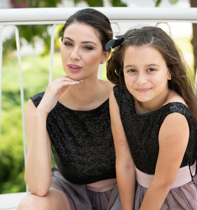 Детска рокля с пайети и 2 цвята тюл