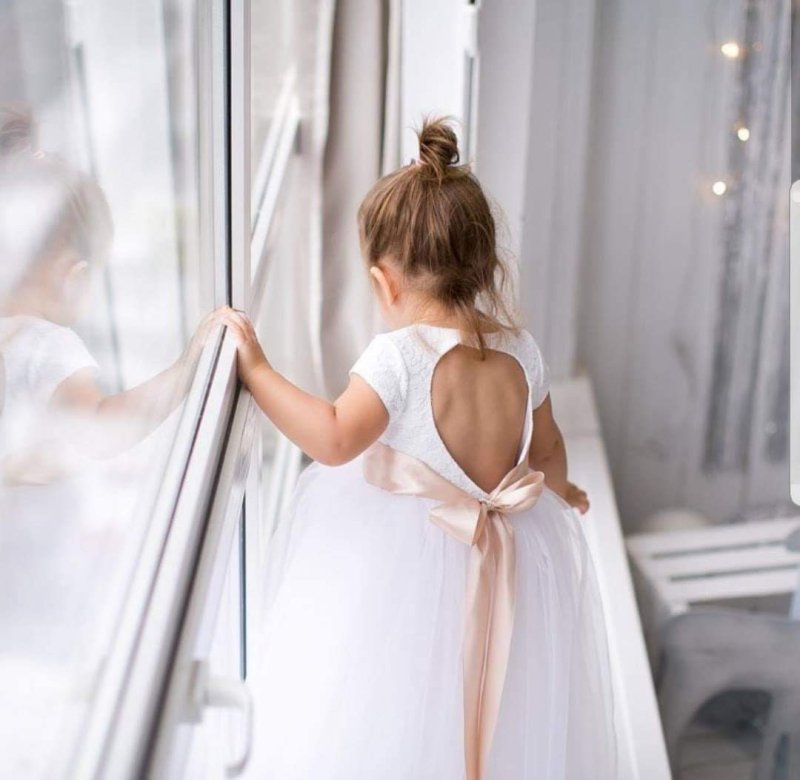 Детска официална бяла рокля с тюл