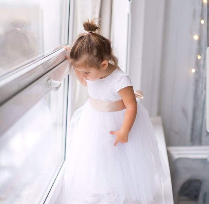 Детска официална бяла рокля с тюл