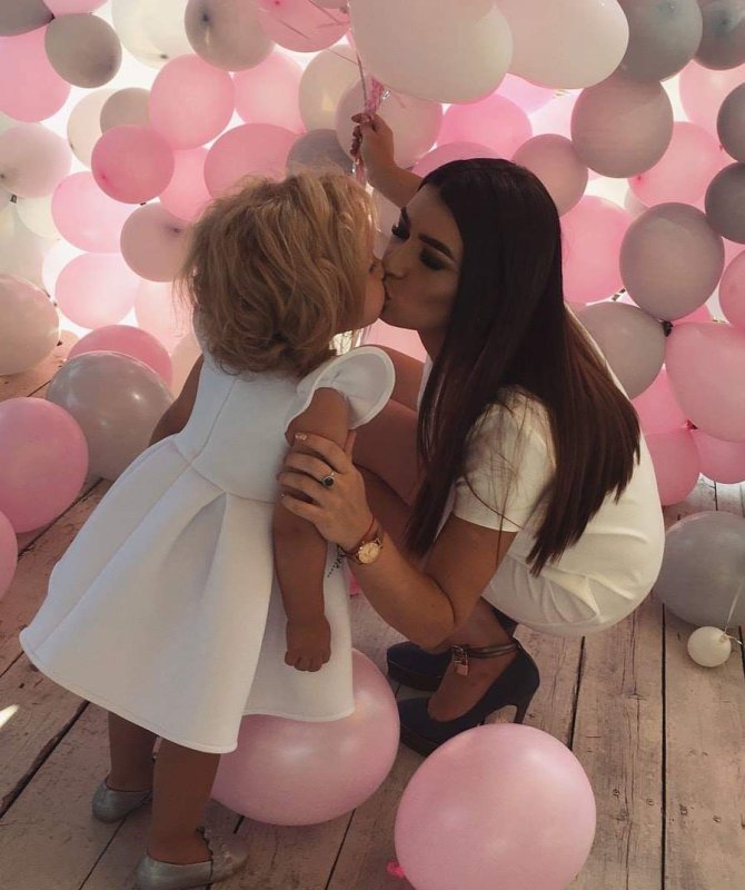 Детска рокля в бяло