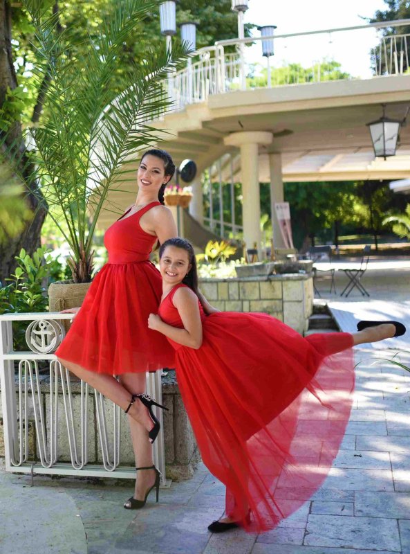 Детска дълга рокля с тюл 