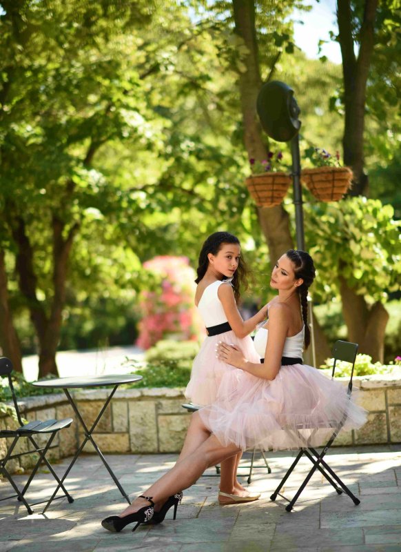 Комплект еднакви рокли за майка и дъщеря с тюл пудра и панделки