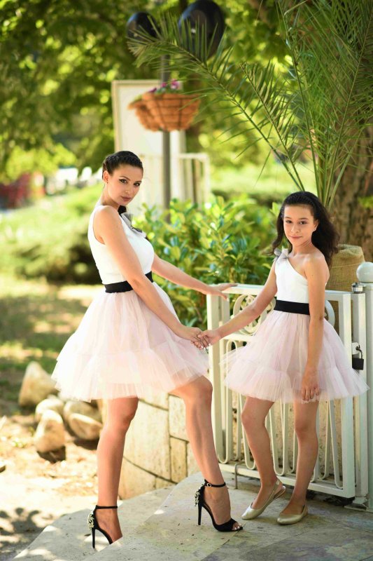 Комплект еднакви рокли за майка и дъщеря с тюл пудра и панделки