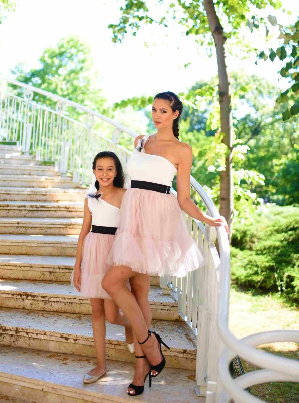 Детска рокля с тюл пудра и панделки