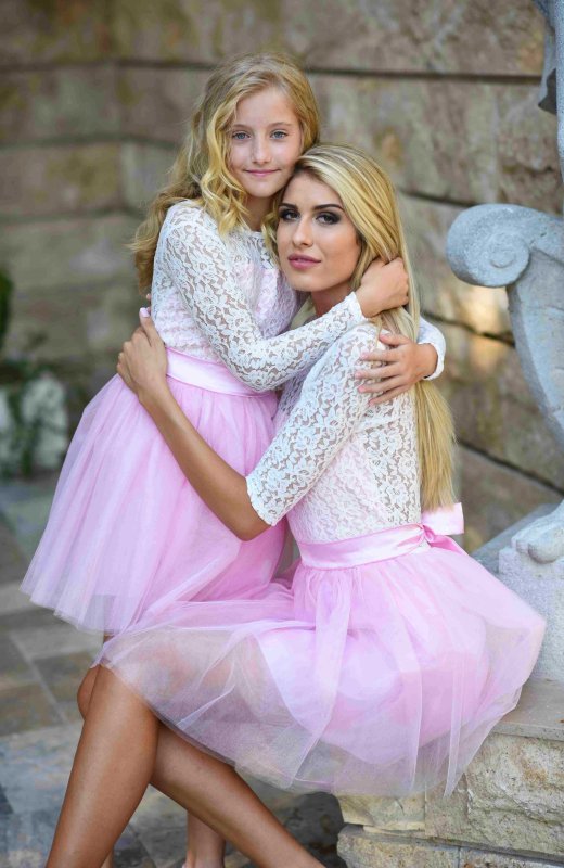 Детска рокля с бяла дантела и розов тюл