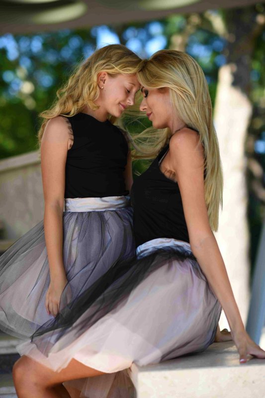 Комплект еднакви поли от тюл и потник за майка и дъщеря