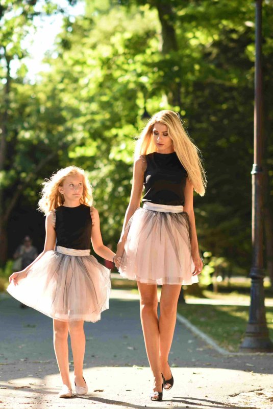 Дамски комплект пола от тюл в два цвята и потник