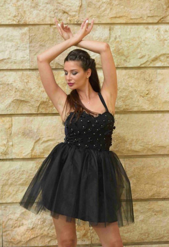 Дамска рокля в черно с тюл и 3D цветя