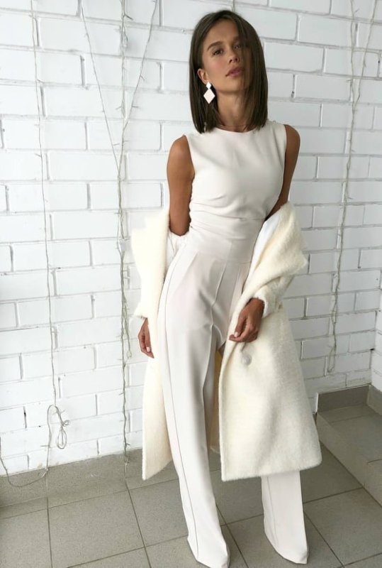 Гащеризон с деколте на гърба