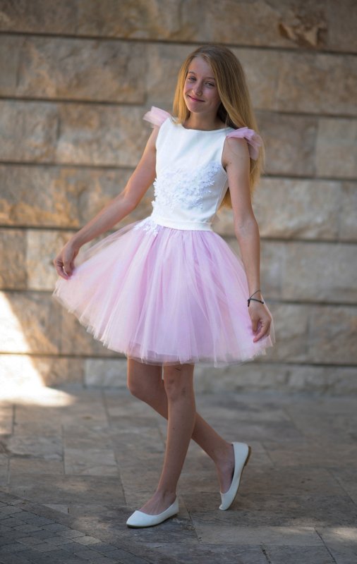 Комплект детска и дамска рокля с тюл и декоративни цветя