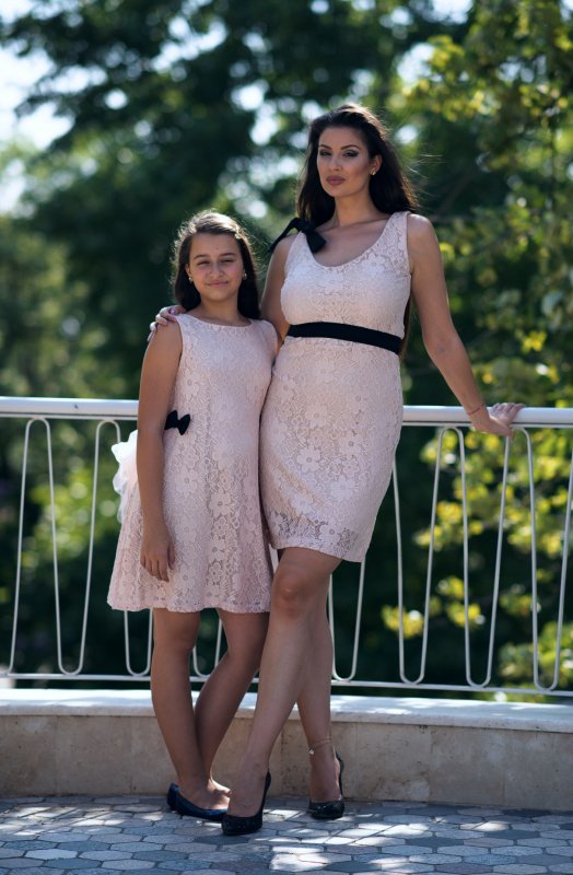 Дамска дантелена рокля