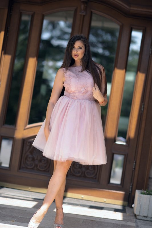 Комплект еднакви рокли за майка и дъщеря с дантела и тюл в цвят пудра