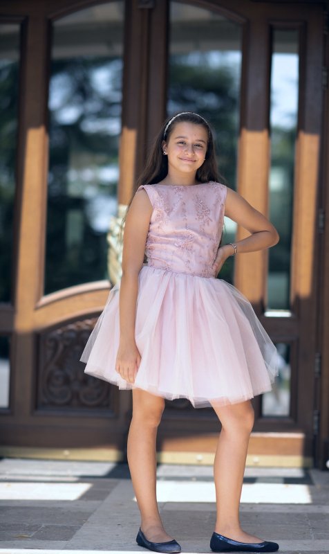 Комплект еднакви рокли за майка и дъщеря с дантела и тюл в цвят пудра