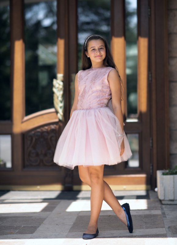 Комплект еднакви рокли за майка и дъщеря с дантела и тюл в цвят пудра