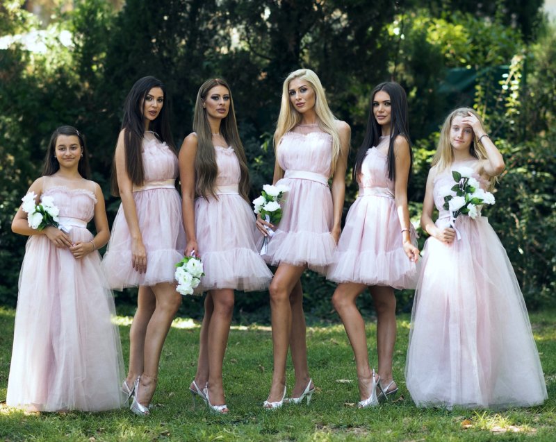 Рокля с тюл в цвят пудра