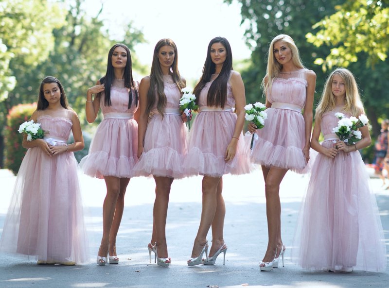 Рокля с тюл в цвят пудра