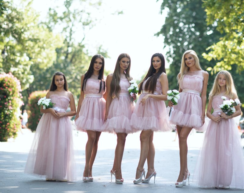 Рокля с тюл в цвят пудра