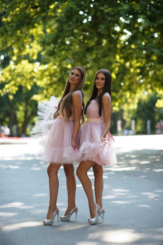 Рокля с тюл в цвят пудра