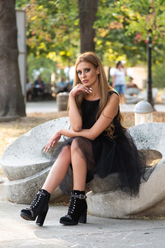 Дамска свободна рокля с тюл